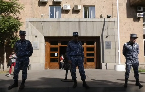 Акция протеста перед зданием Минздрава Армении (прямой эфир)